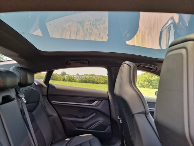 Porsche Taycan 4S Cross Turismo #10