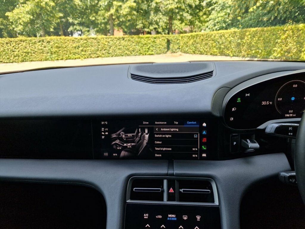 Porsche Taycan 4S Cross Turismo #47