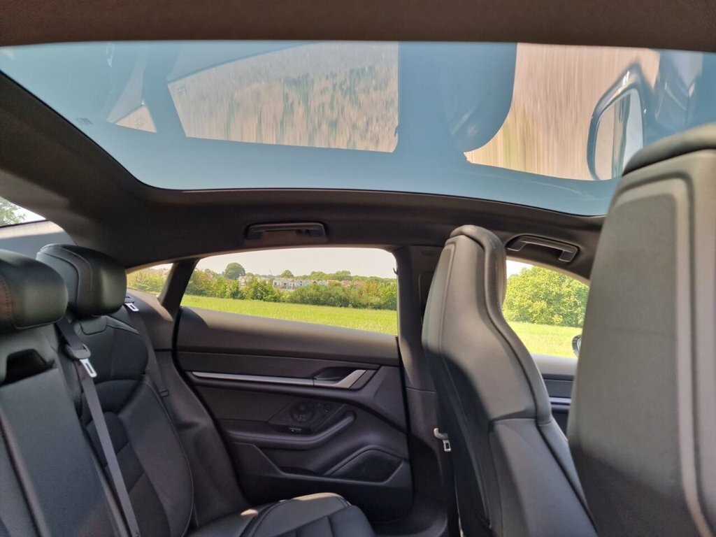 Porsche Taycan 4S Cross Turismo #40