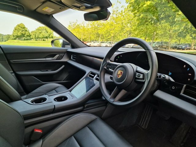Porsche Taycan 4S Cross Turismo #8