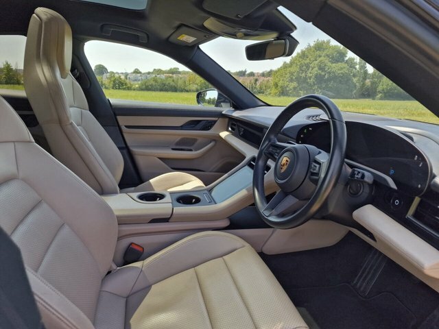Porsche Taycan Plus 93.4Kwh Saloon Black #6