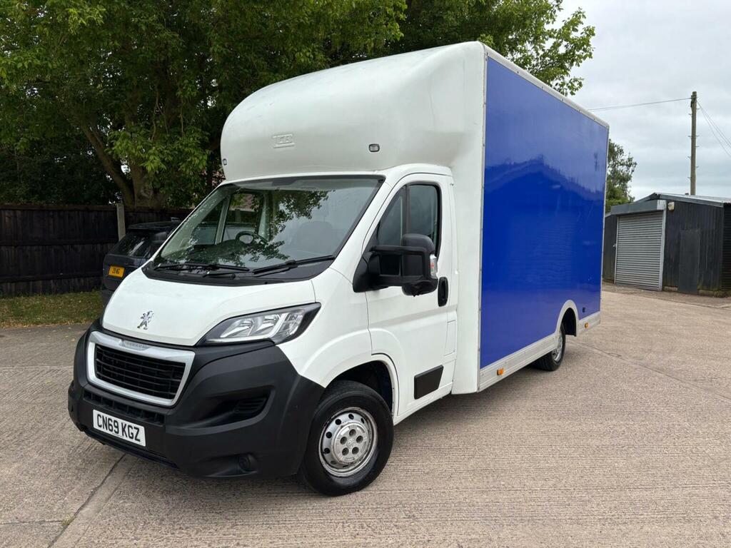 Peugeot Boxer 2.0 Bluehdi 335 Built For Business Low Floor Luton CN69KGZ White #2