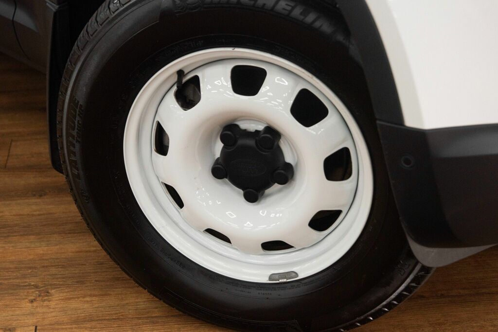 Land Rover Defender 90 White White #5