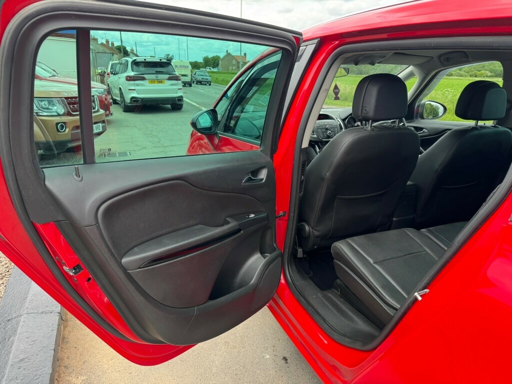 Vauxhall Zafira Tourer Sri White #6