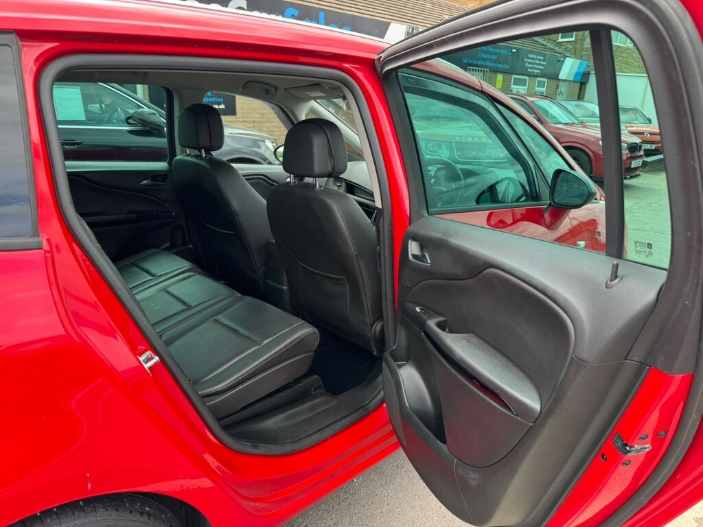 Vauxhall Zafira Tourer Sri White #20