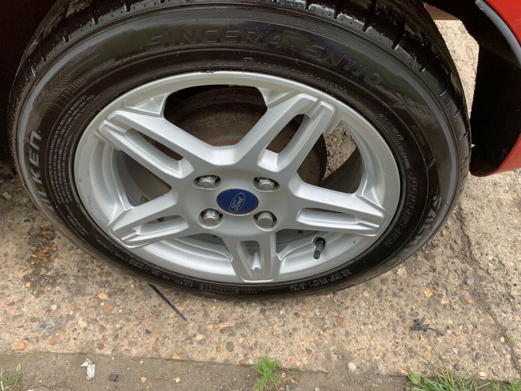Ford Fiesta 1.3 Zetec 201313 KU13XBP Red #6