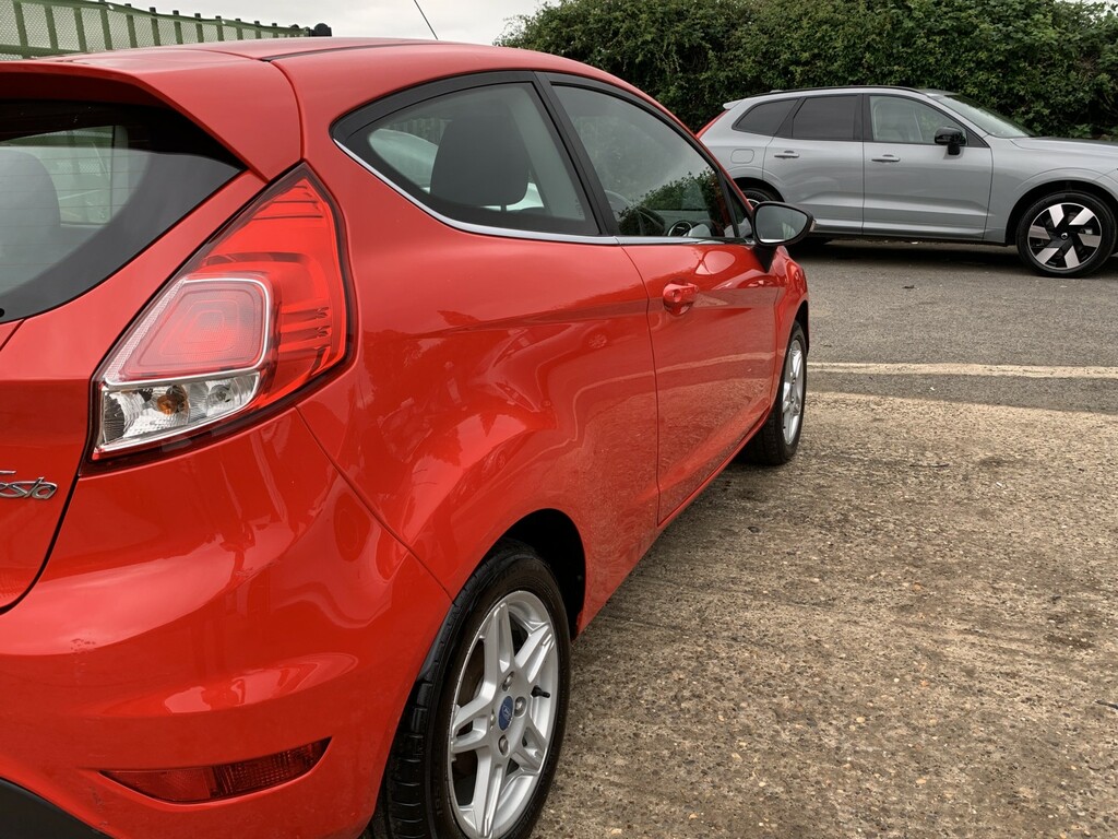 Ford Fiesta 1.3 Zetec 201313 KU13XBP Red #5