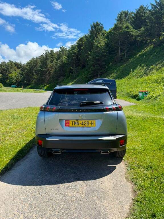 Peugeot 2008 1.2 Puretech 130 Allure Premium Eat8 Grey #4
