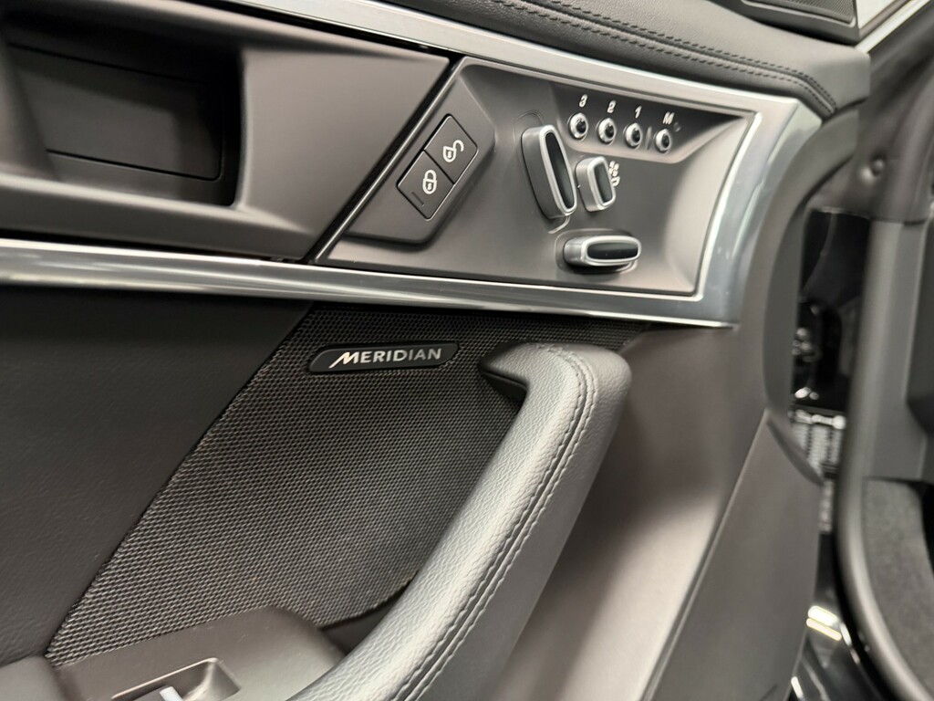 Jaguar F-Type 3.0 380 Supercharged V6 R-dynamic Blue #42