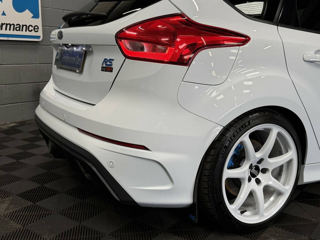 Ford Focus Hatchback 2.3 T Ecoboost Rs 201717 RS17HRY White #4