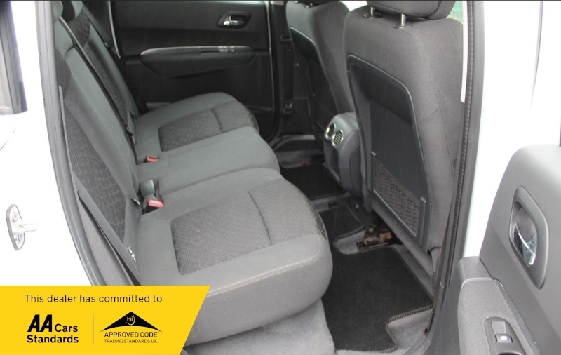 Peugeot 3008 1.6 E-hdi Active 115 Bhp Silver #6
