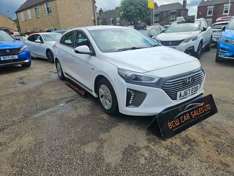 Hyundai Ioniq Premium Se White #2
