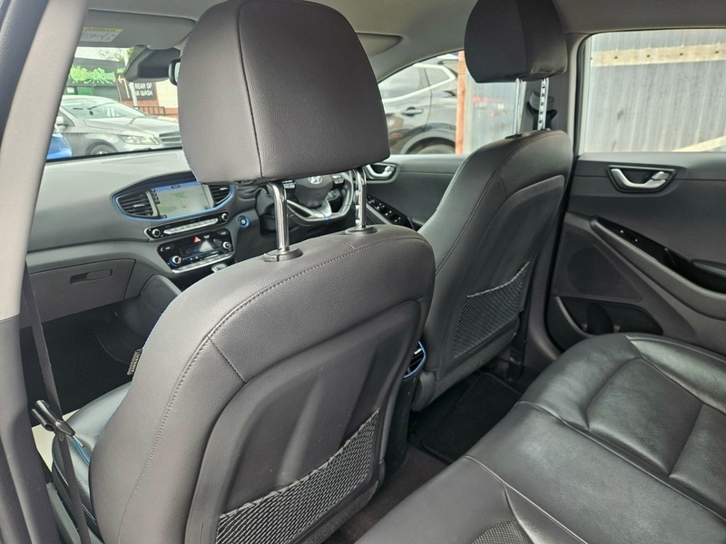 Hyundai Ioniq Premium White #21