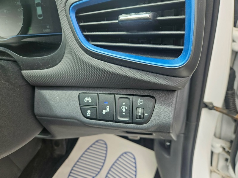 Hyundai Ioniq Premium White #29