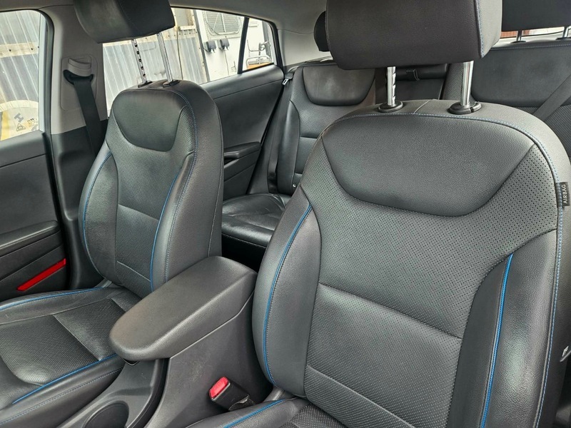 Hyundai Ioniq Premium White #19