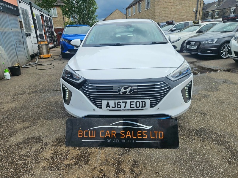 Hyundai Ioniq Premium Se White #4