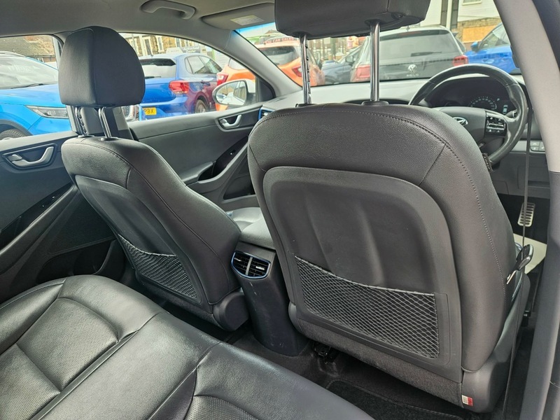 Hyundai Ioniq Premium White #23