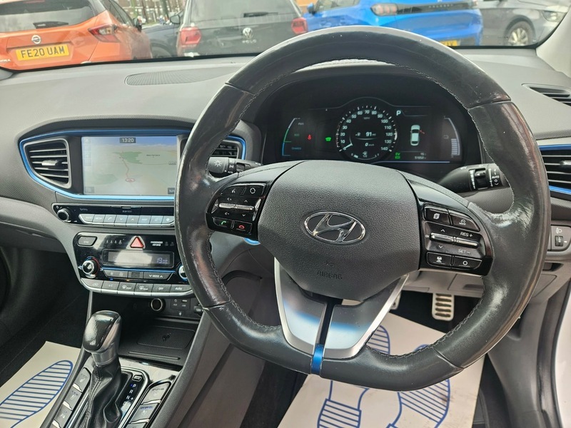 Hyundai Ioniq Premium White #11