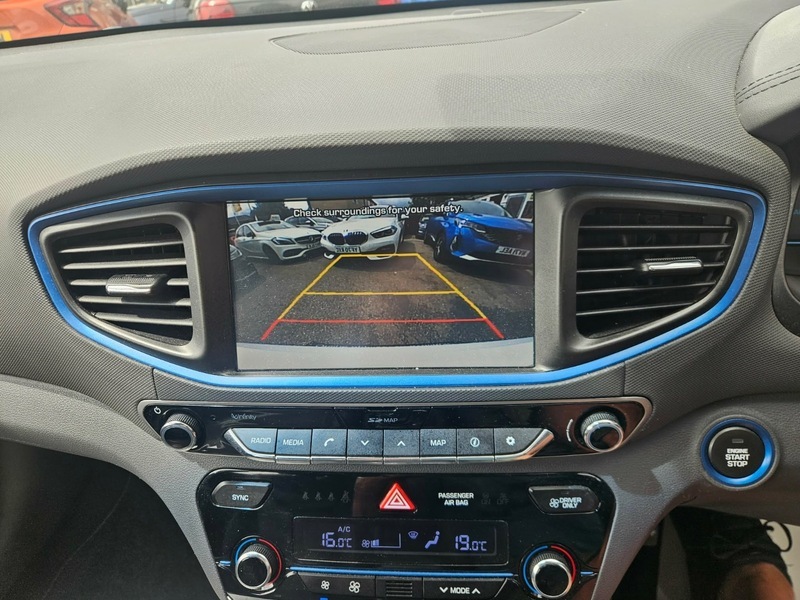Hyundai Ioniq Premium White #14