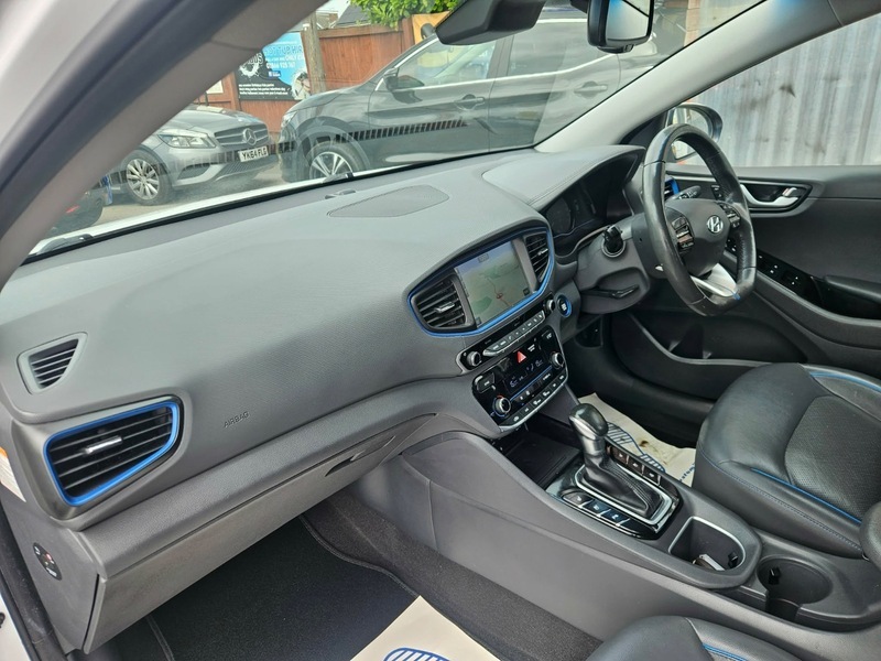Hyundai Ioniq Premium White #18