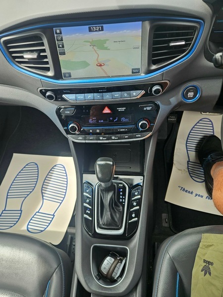 Hyundai Ioniq Premium White #16
