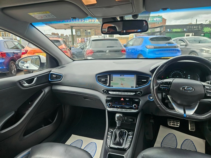 Hyundai Ioniq Premium White #10