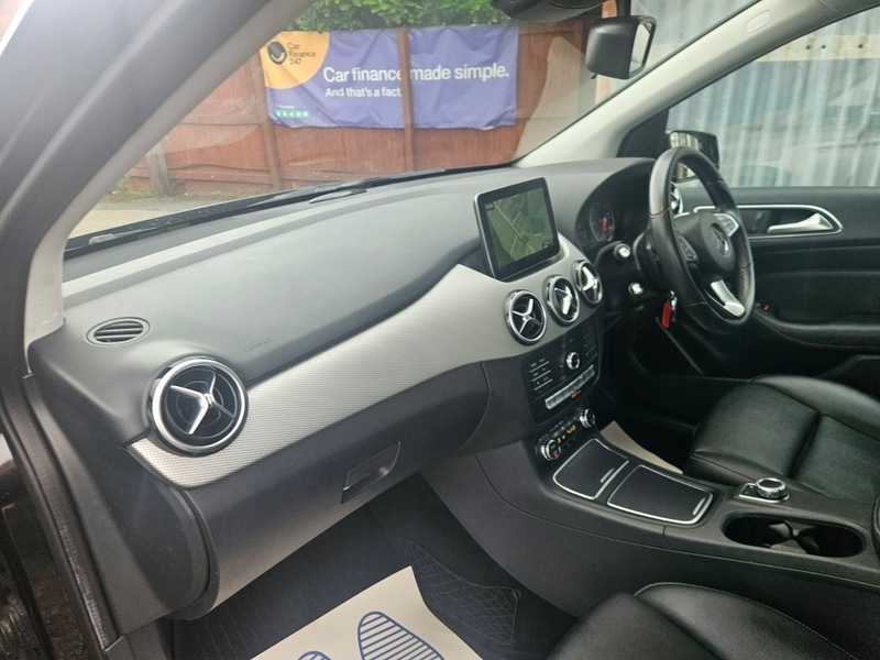 Mercedes-Benz B Class Mpv Black #26