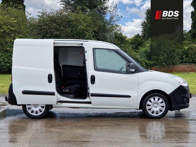 Vauxhall Combo 5 Seat Crew Cab Euro 6 CV17XOG White #2