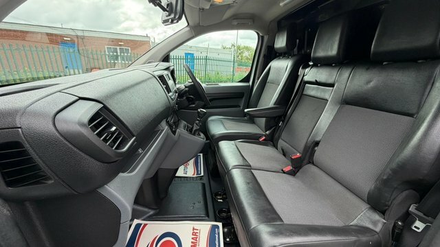 Vauxhall Vivaro Minibus Silver #34