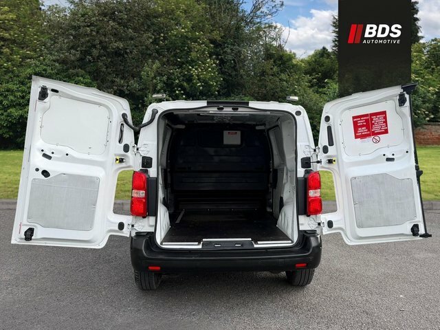 Vauxhall Vivaro Minibus Silver #11