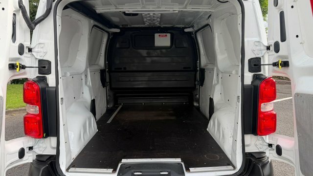 Vauxhall Vivaro Minibus Silver #12
