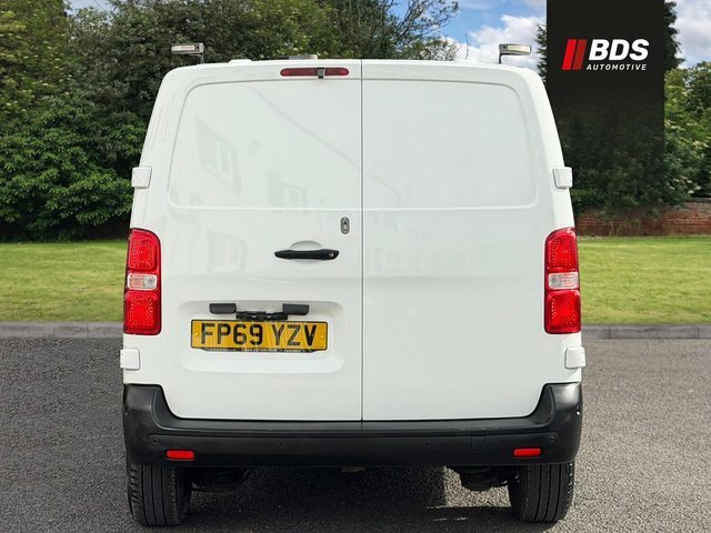 Vauxhall Vivaro Minibus Silver #9