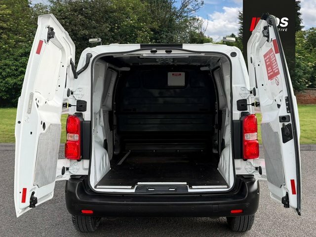 Vauxhall Vivaro Minibus Silver #10