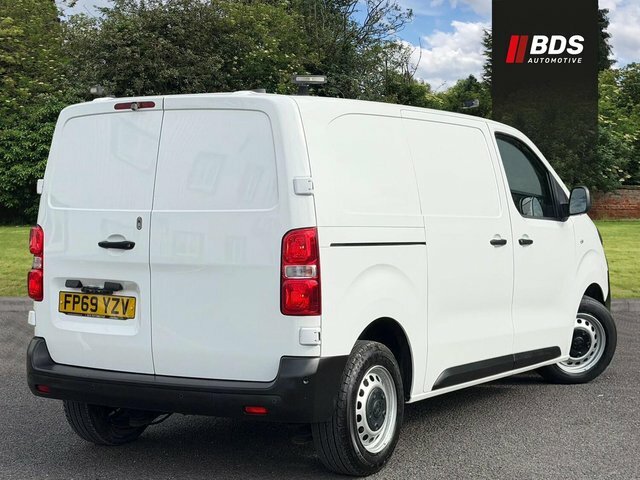 Vauxhall Vivaro Minibus Silver #8