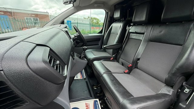 Vauxhall Vivaro Minibus Silver #38