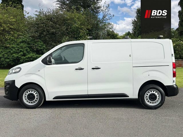 Vauxhall Vivaro Minibus Silver #16