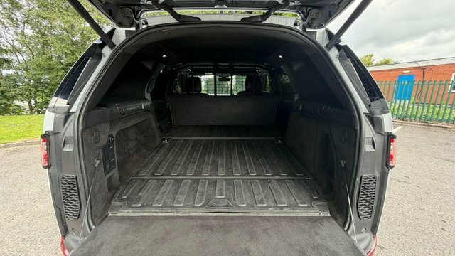 Land Rover Discovery White #11