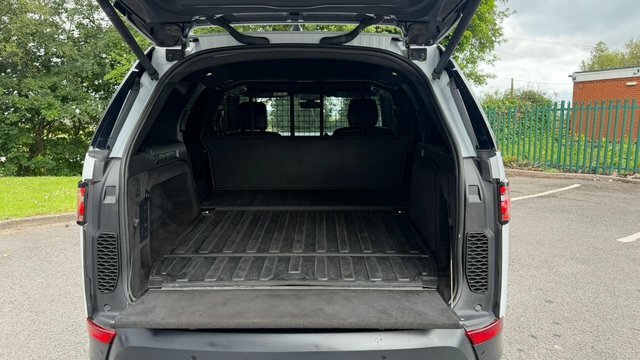 Land Rover Discovery White #10
