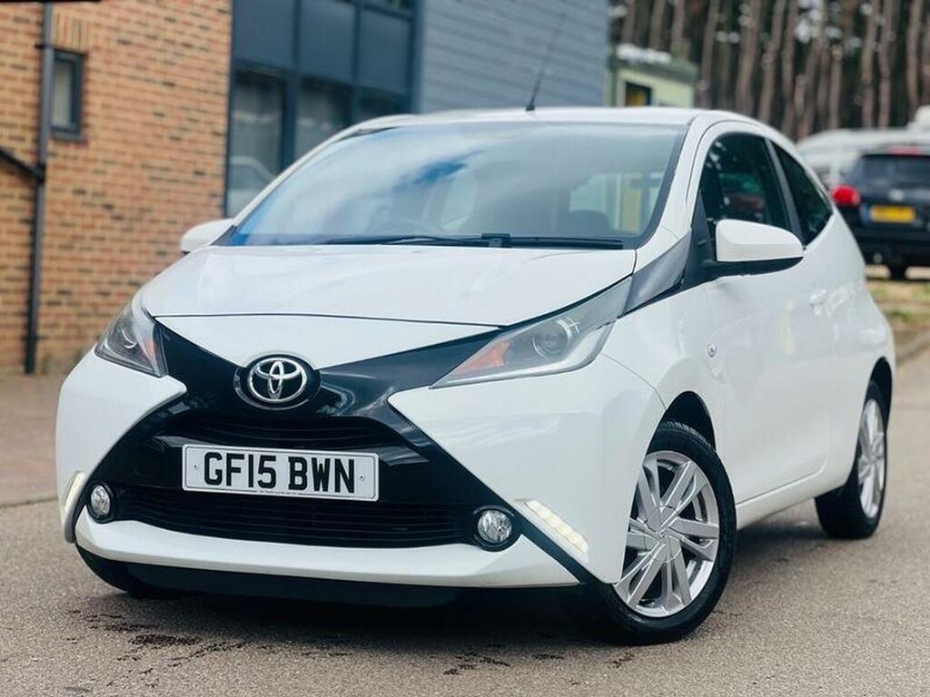 Toyota Aygo Hatchback 1.0 Vvt-i X-pression Euro 5 Euro 5 GF15BWN White #2