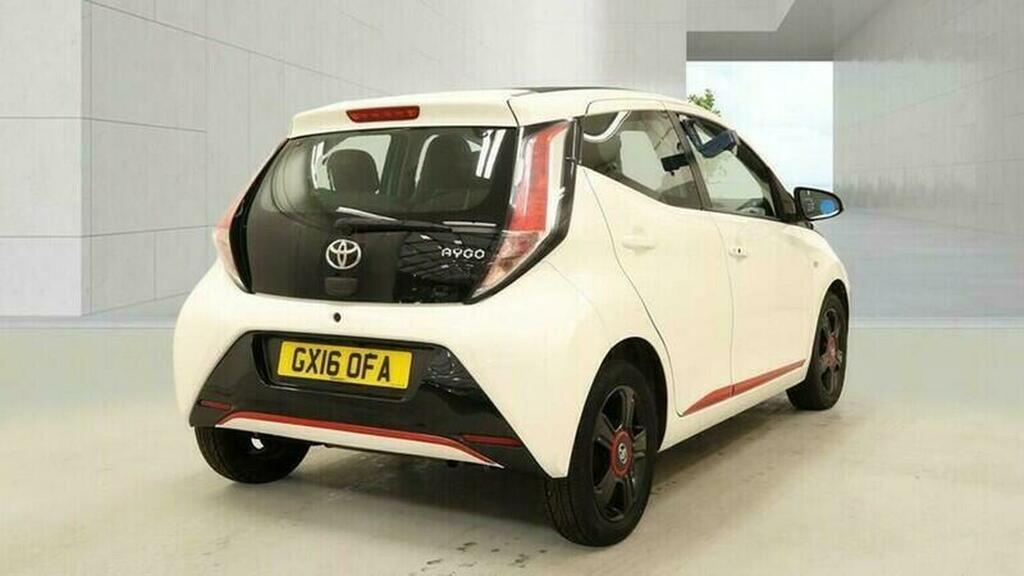 Toyota Aygo 1.0 Vvt-i X-pression X-wave Euro 5 Euro 5 White #4