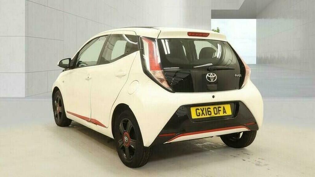 Toyota Aygo 1.0 Vvt-i X-pression X-wave Euro 5 Euro 5 White #3