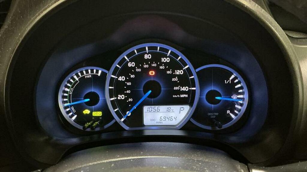 Toyota Yaris 1.3 Vvt-i Icon Red #9