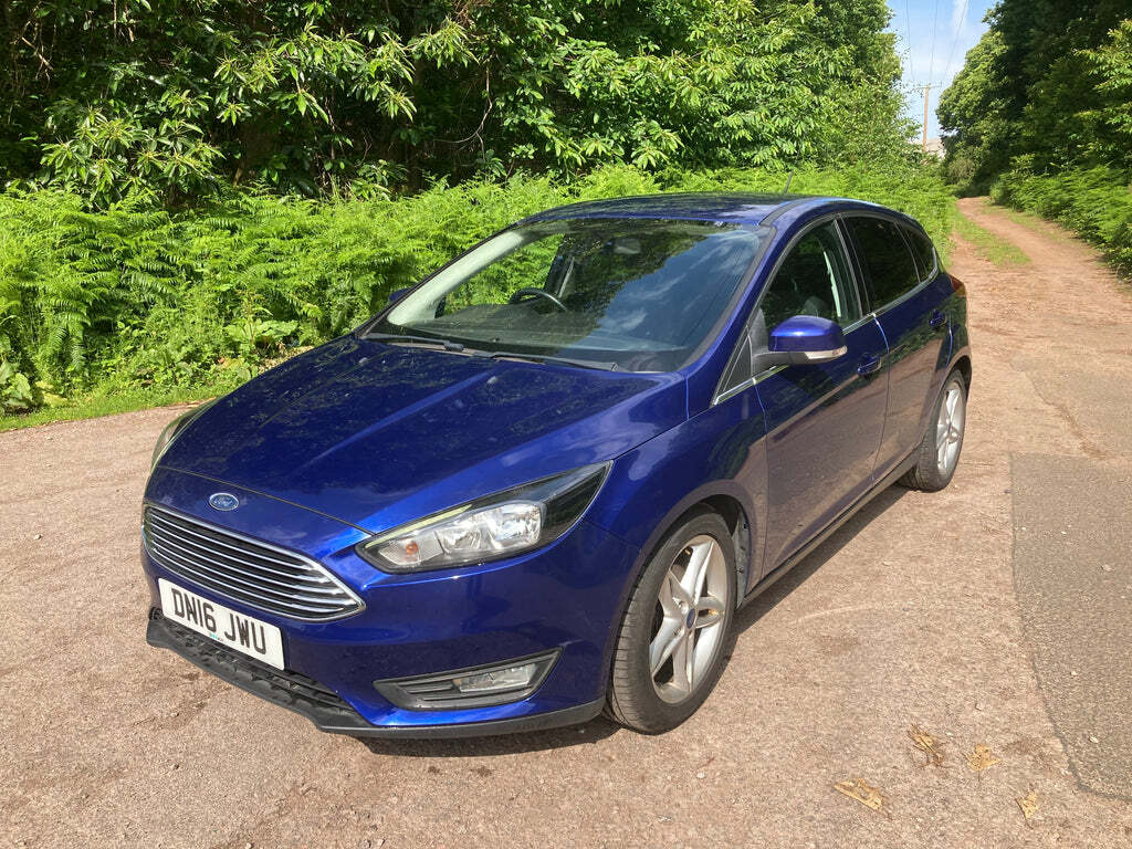Ford Focus Sport 5-Door Black #3