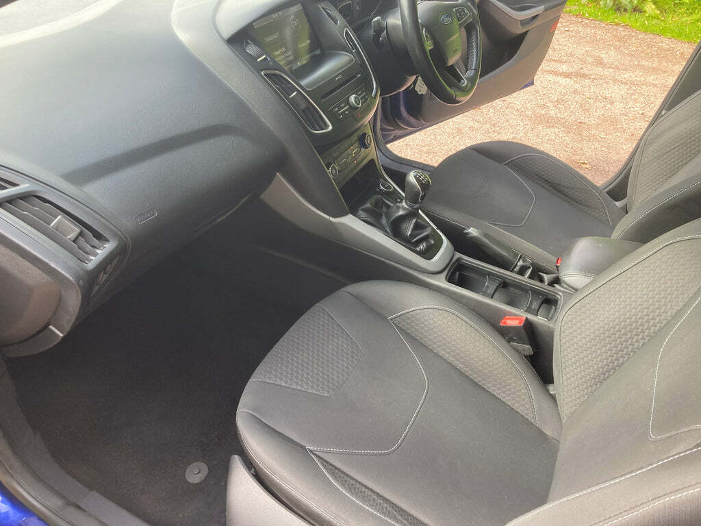 Ford Focus Sport 5-Door Black #9