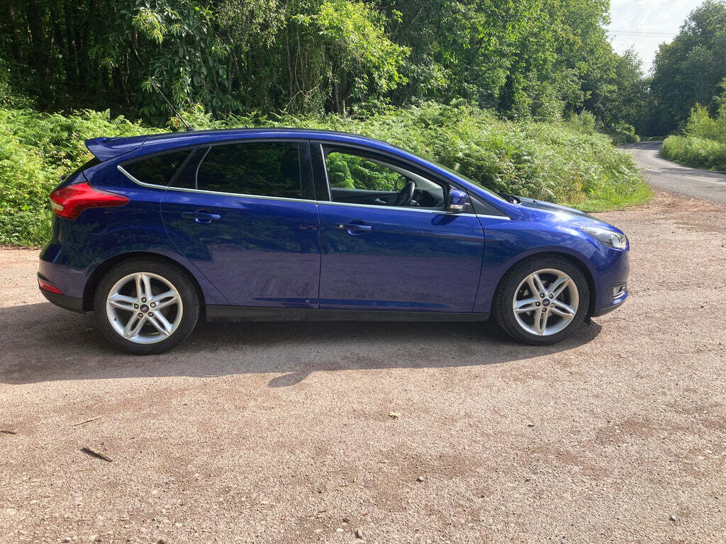 Ford Focus Sport 5-Door Black #5