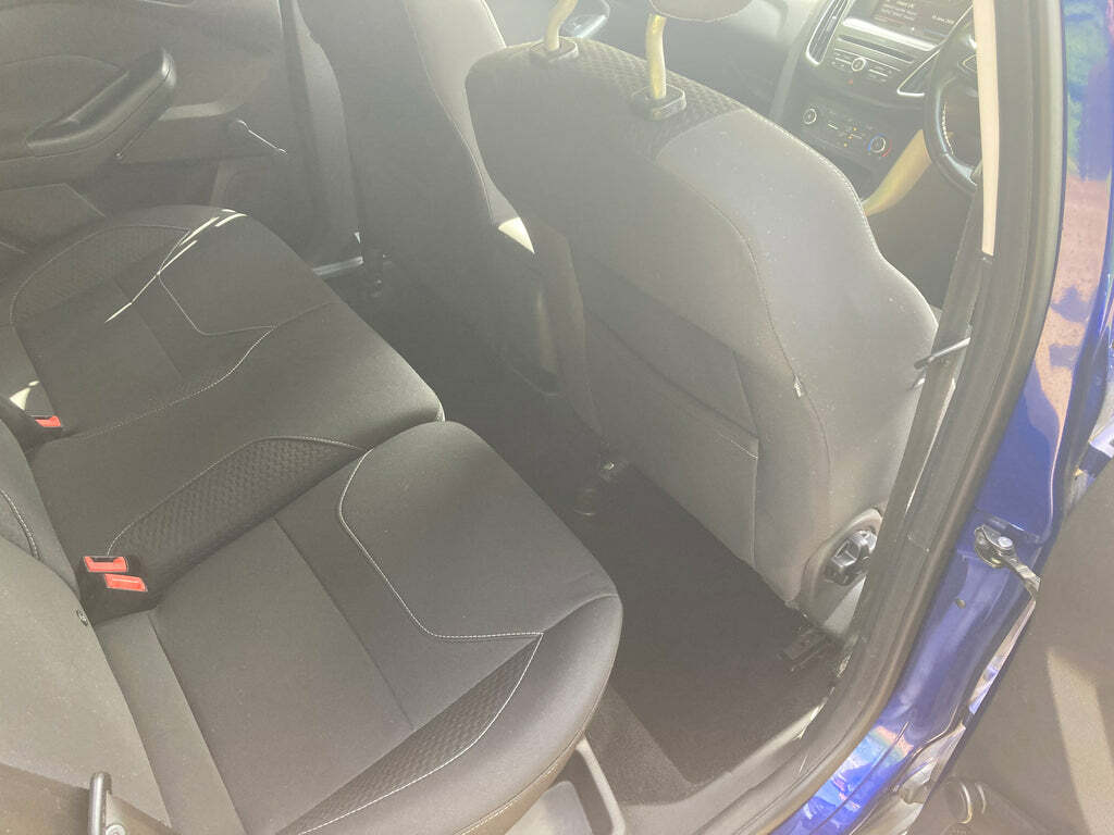 Ford Focus Sport 5-Door Black #10