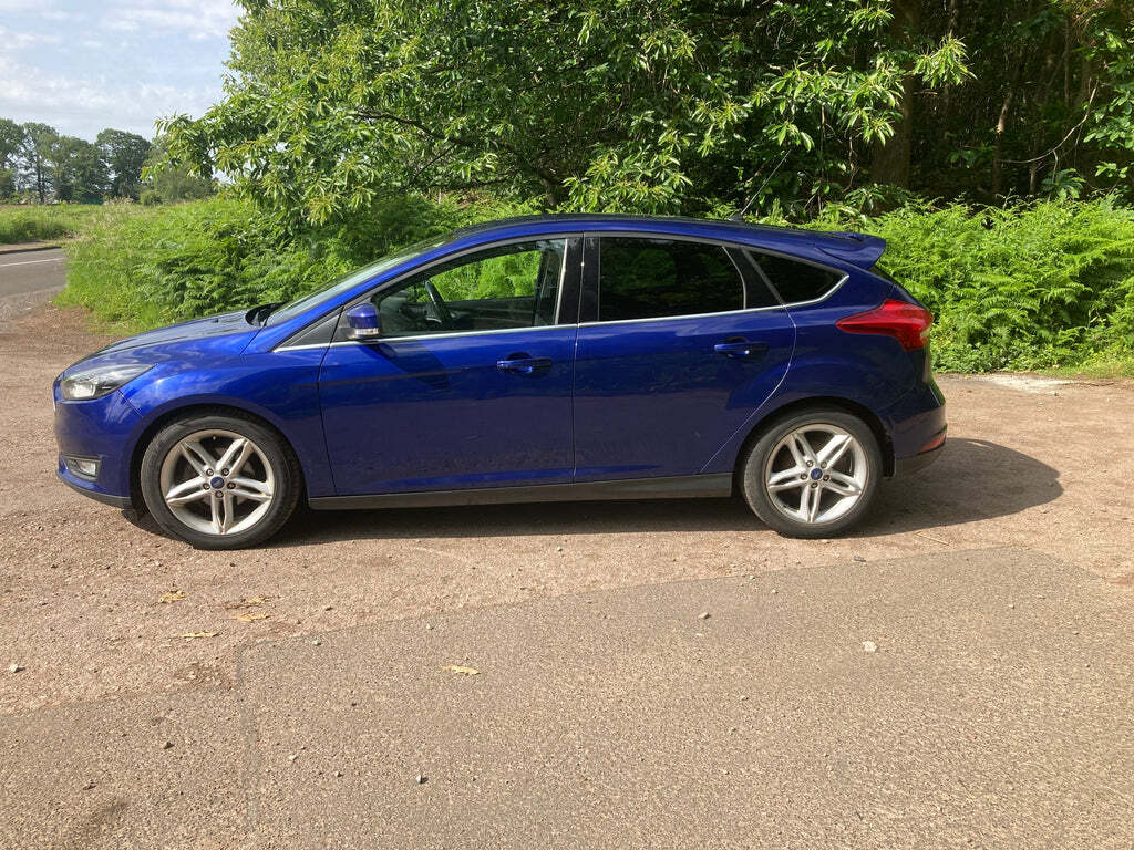 Ford Focus Sport 5-Door Black #6