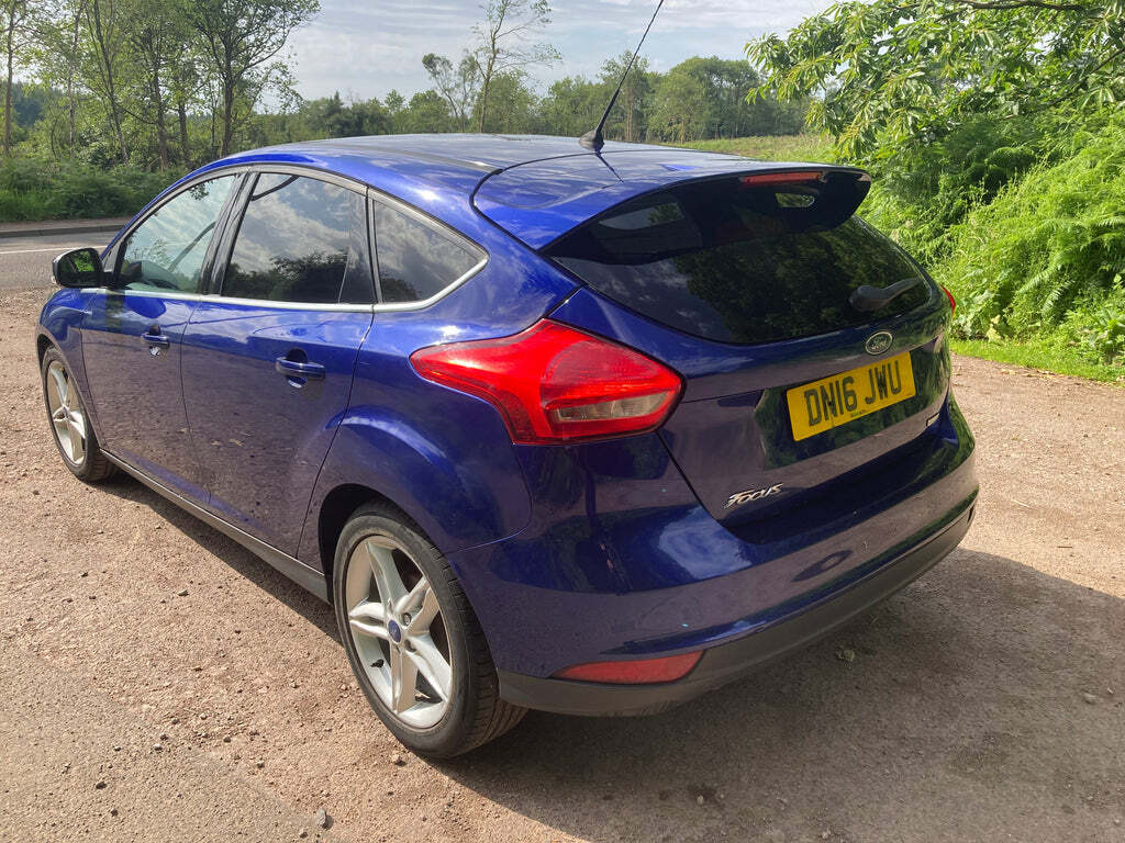 Ford Focus Sport 5-Door Black #2