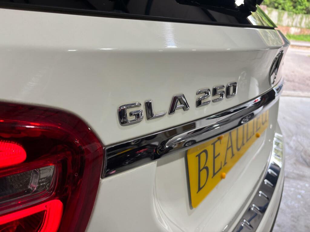 Mercedes-Benz GLA Class Amg Line White #3