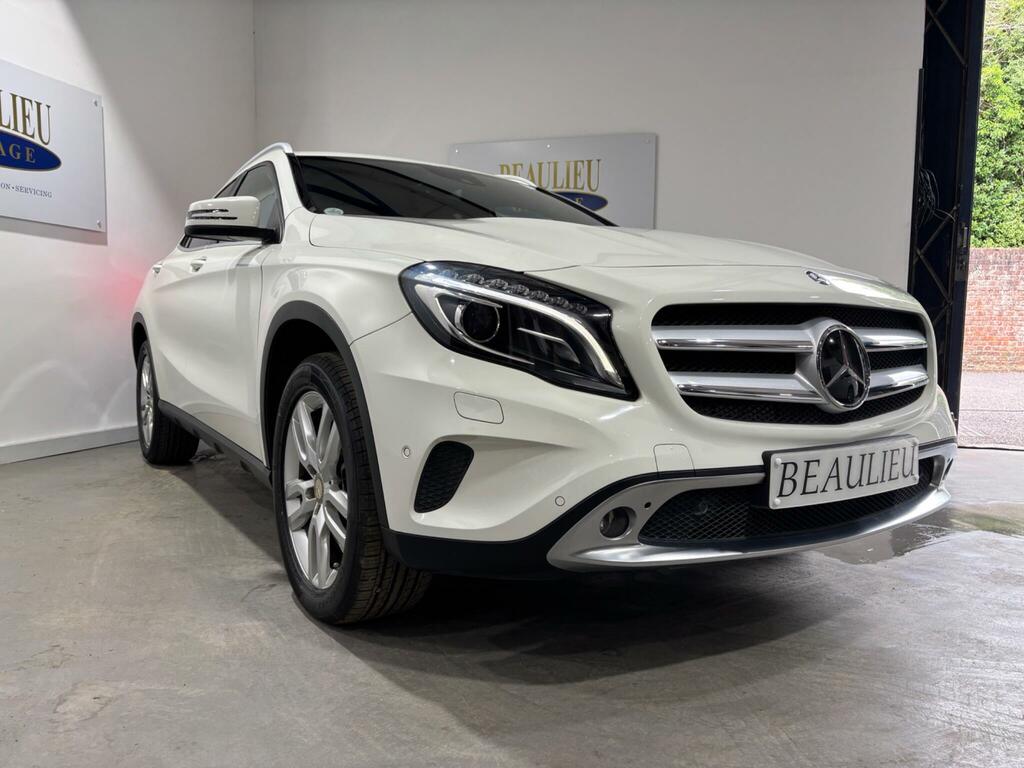 Mercedes-Benz GLA Class Amg Line White #4